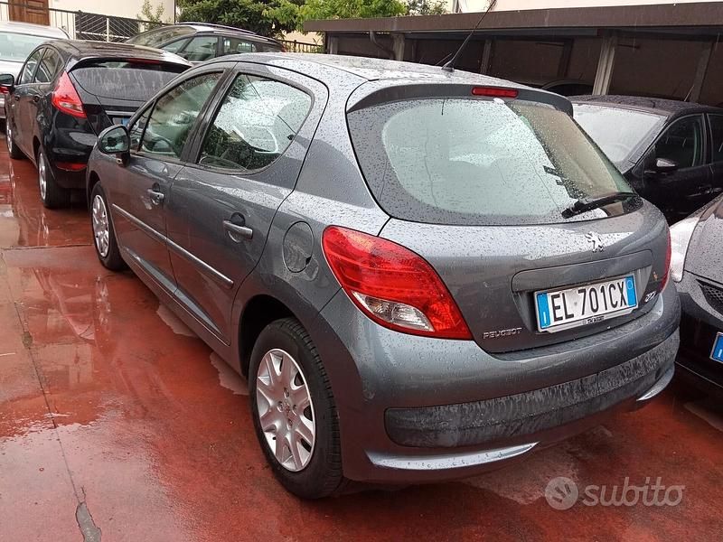 Usata Peugeot 207 Active 70 CV (51 kW) 2011 Grigio Berlina