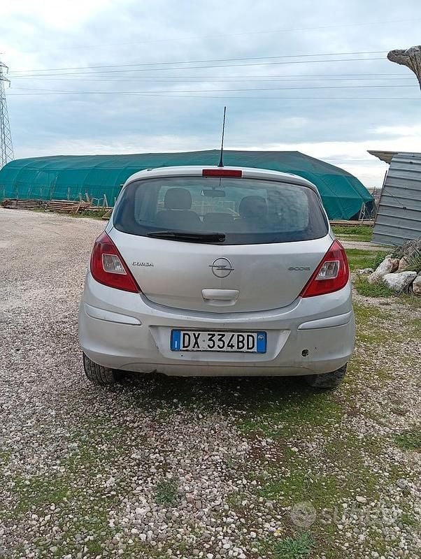 Usata Opel Corsa 75 CV (55 kW) 2009 Berlina
