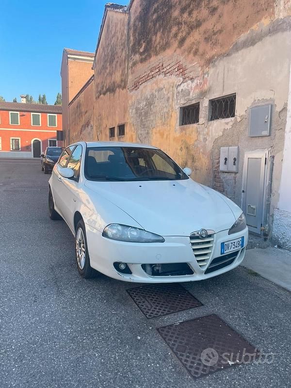 Usata Alfa Romeo 147 Distinctive 105 CV (77 kW) 2009 Bianco Utilitaria