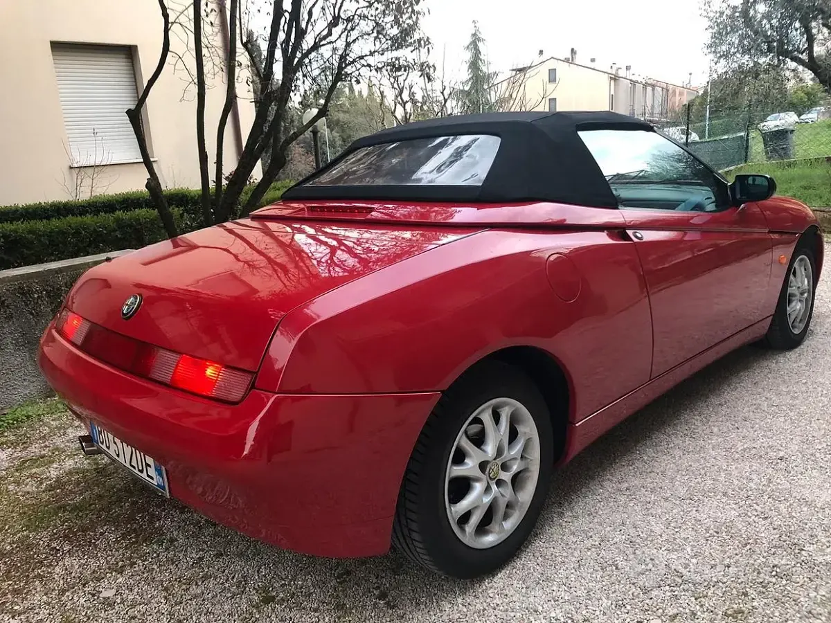 Usata Alfa Romeo Spider 144 CV (105 kW) 1999 Rosso Cabrio