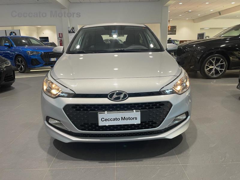 Usato 2017 Hyundai i20 1.2 Benzin 75 CV (9.200 €)