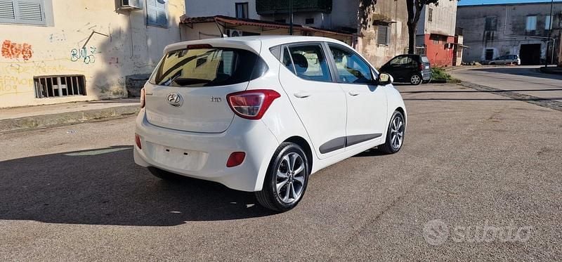Usata Hyundai i10 66 CV (48 kW) 2014 Bianco Utilitaria