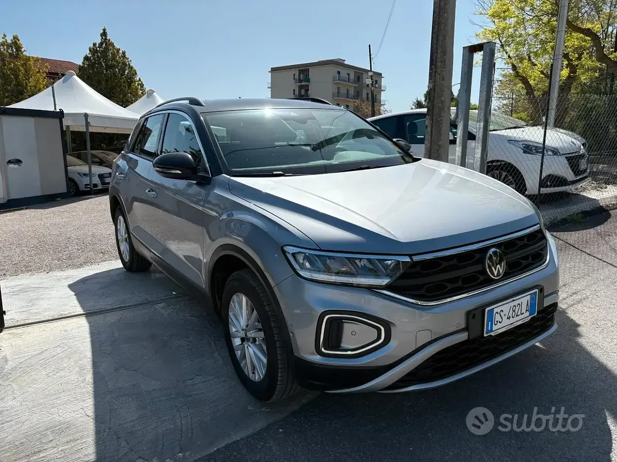 Usata VW T-Roc Style 116 CV (85 kW) 2024 Grigio SUV