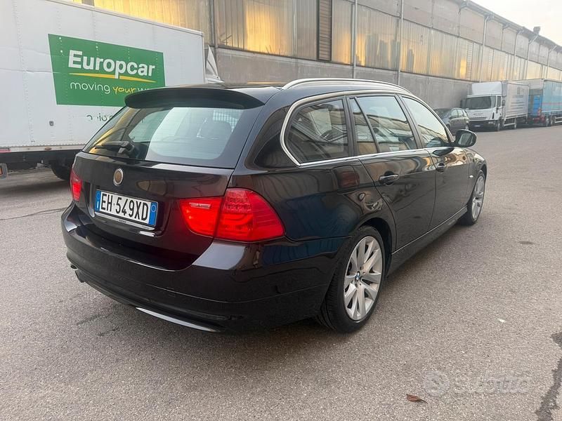 Usata BMW 318 Efficient Dynamics 143 CV (105 kW) 2011 Nero Station wagon