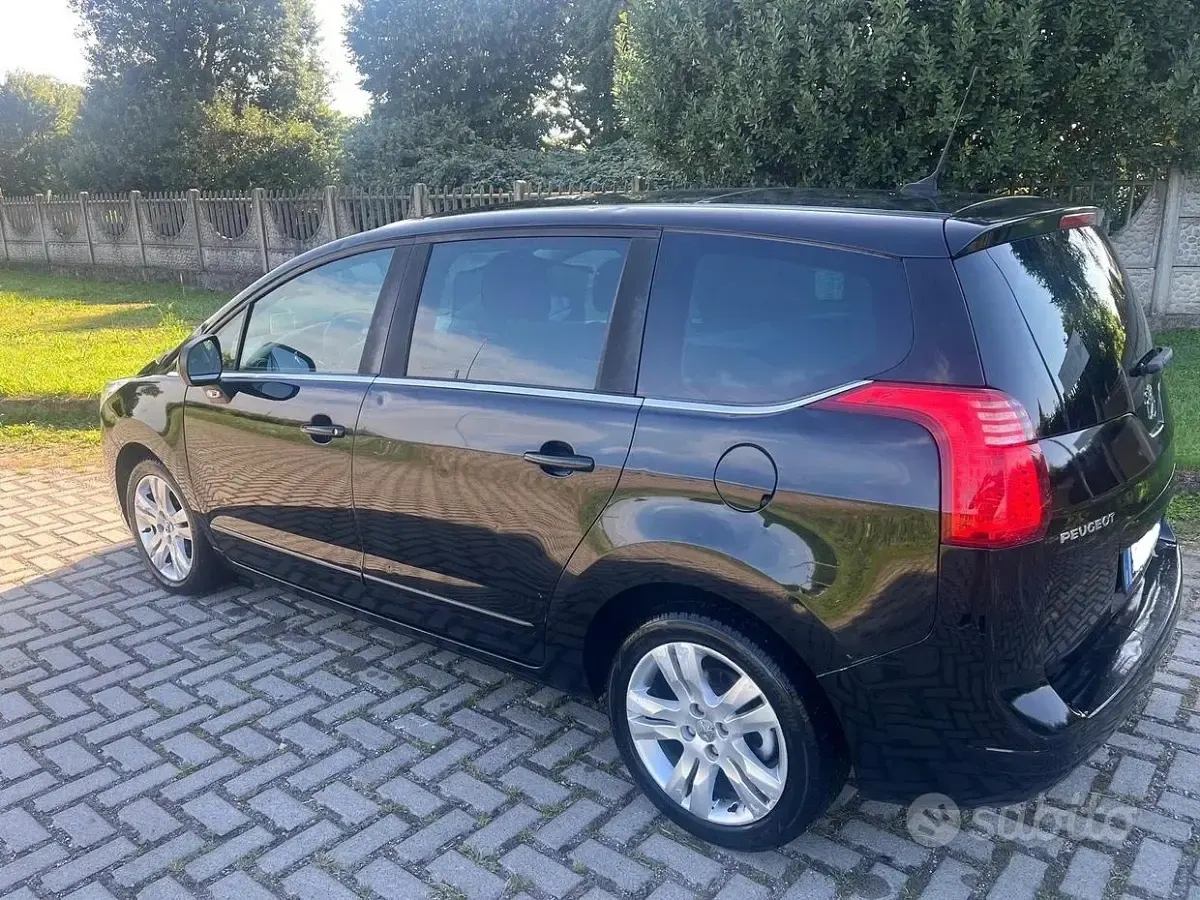Usata Peugeot 5008 120 CV (88 kW) 2010 Nero Monovolume