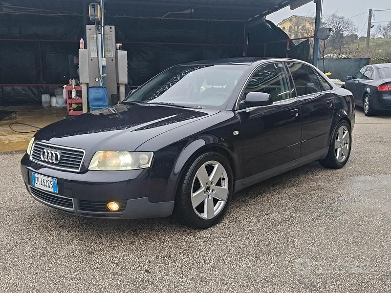 Begagnad Audi A4 130 HK (95 kW) 2001 Blå Sedan