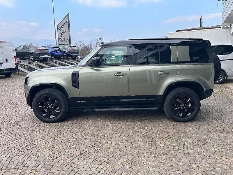 Usata Land Rover Defender SE Dynamic 200 CV (147 kW) 2025 Verde metallizzato SUV