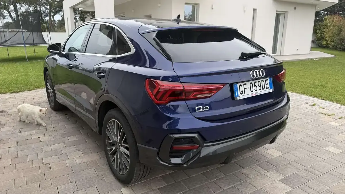 Usata Audi Q3 Sportback Business Plus 150 CV (110 kW) 2021 Blu SUV