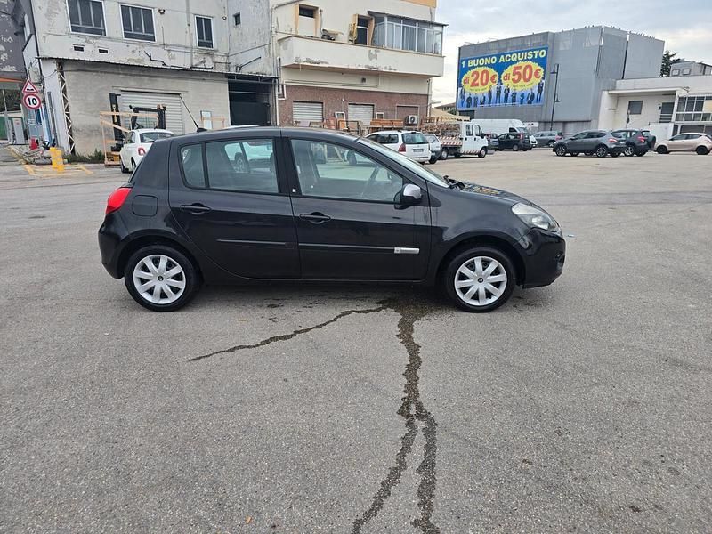 Usata Renault Clio II Dynamique 72 CV (52 kW) 2010 Nero Berlina