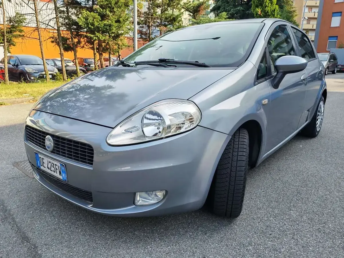 Usata Fiat Grande Punto 65 CV (47 kW) 2006 Argento Utilitaria