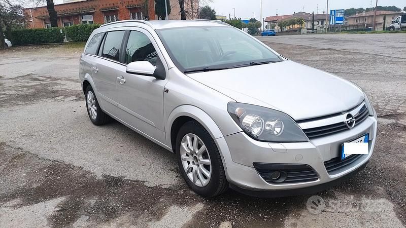 Usata Opel Astra 105 CV (77 kW) 2005 Grigio Station wagon