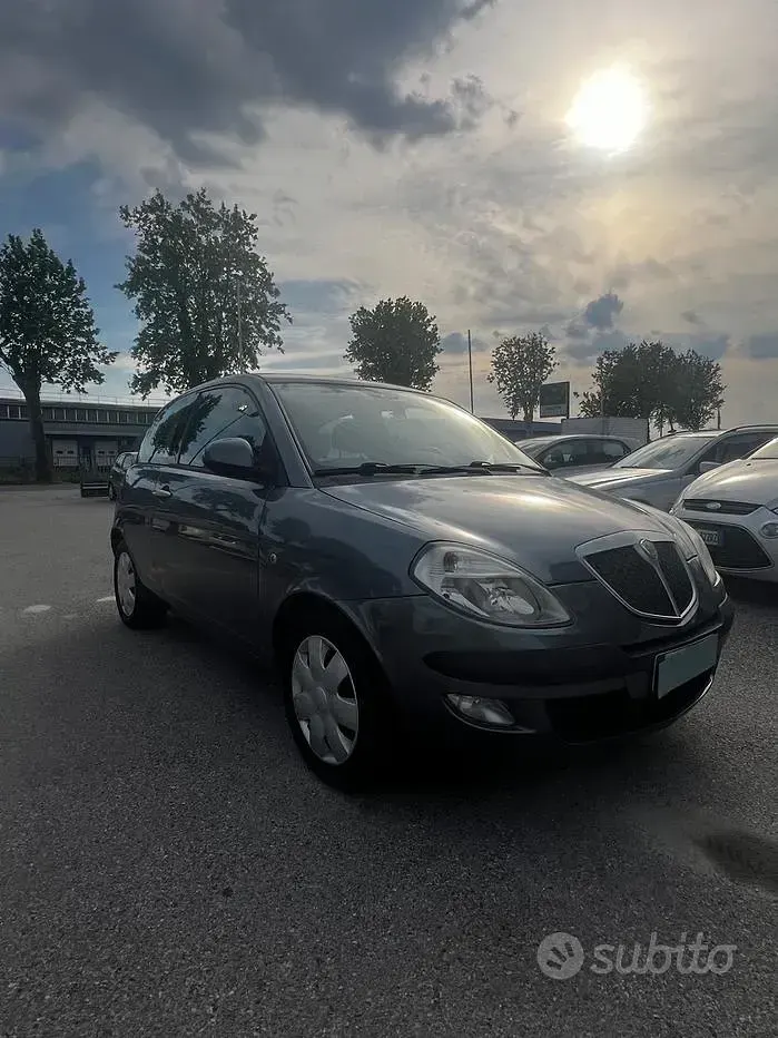 Usata Lancia Ypsilon 60 CV (44 kW) 2010 Grigio Utilitaria