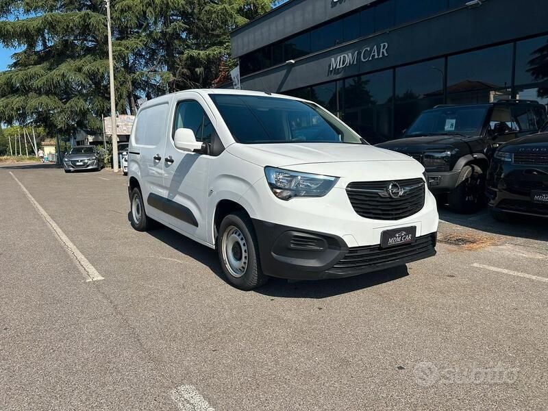 Bianco Usata 2020 Opel Combo Monovolume | 10.900 € (Buon prezzo) - Immagine 1/4