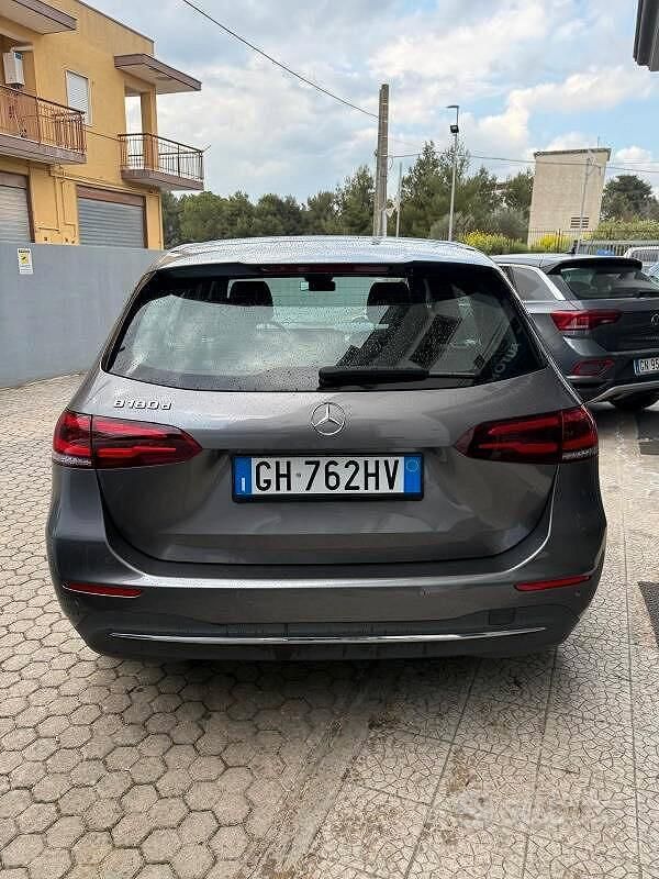 Usata Mercedes B180 116 CV (85 kW) 2021 Grigio Monovolume
