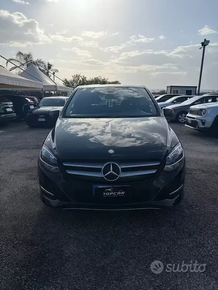 Käytetty Mercedes B180 Business 109 HP (80 kW) 2015 Musta Tila-auto