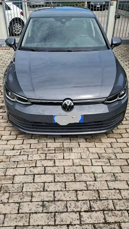 Usata VW Golf VIII Life 131 CV (96 kW) 2020 Grigio Berlina