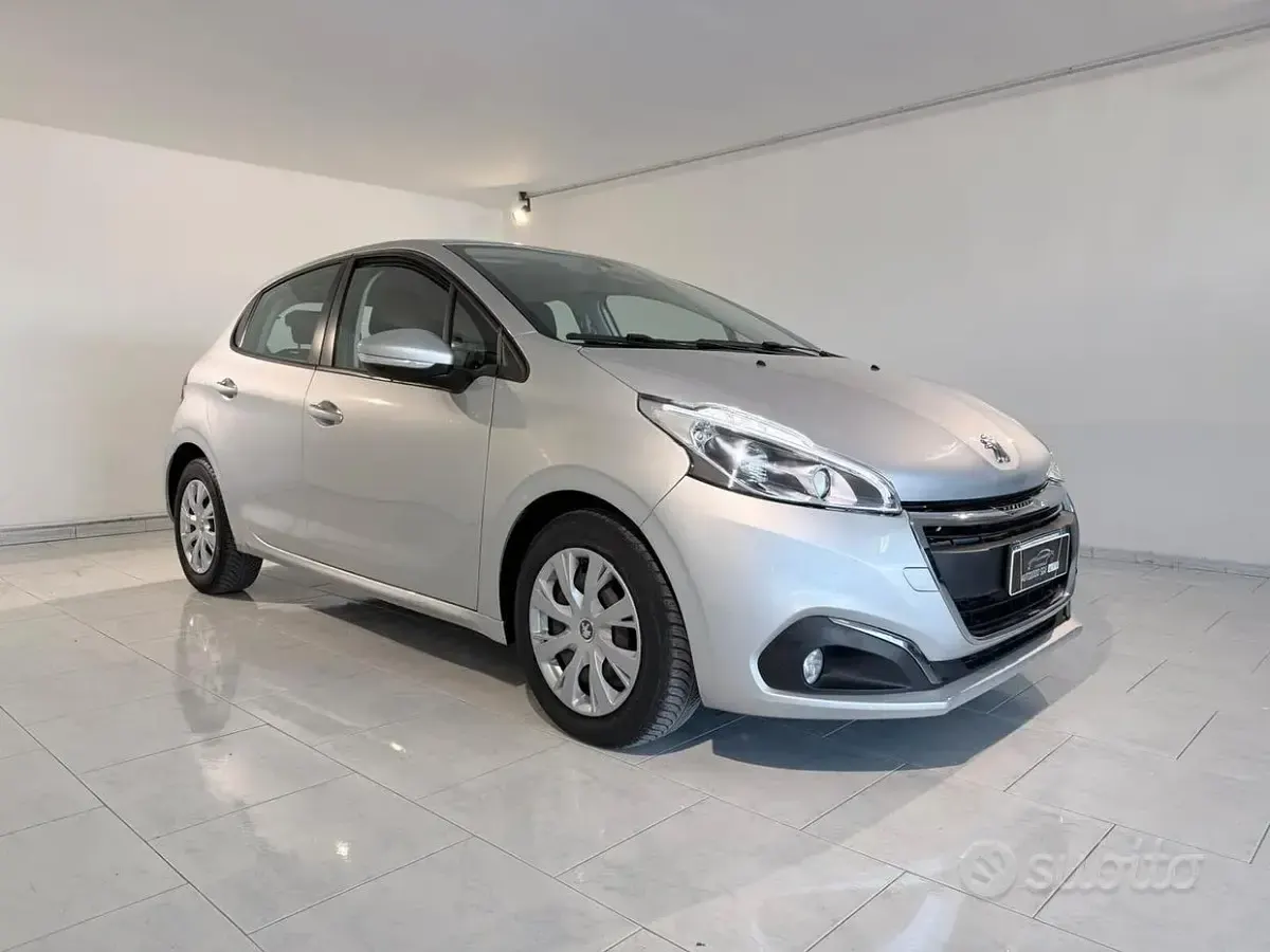 Usata Peugeot 208 Active 75 CV (55 kW) 2018 Non specificato Utilitaria