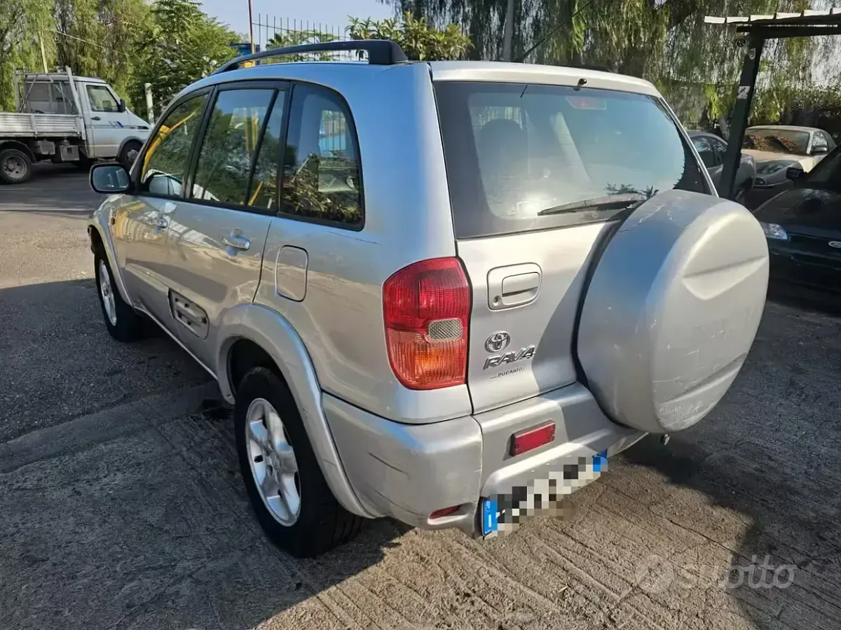 Usata Toyota RAV4 116 CV (85 kW) 2002 Grigio SUV