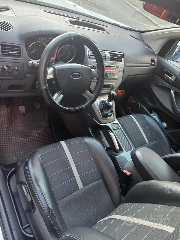 Usata Ford Kuga 140 CV (102 kW) 2010 Bianco SUV