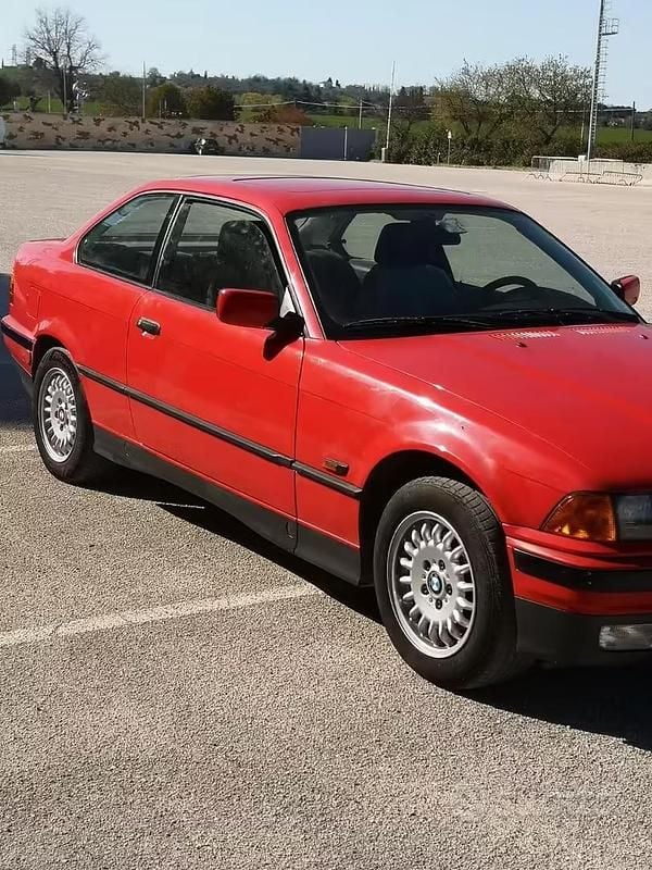 Usata BMW 318 140 CV (102 kW) 1992 Rosso Coupé