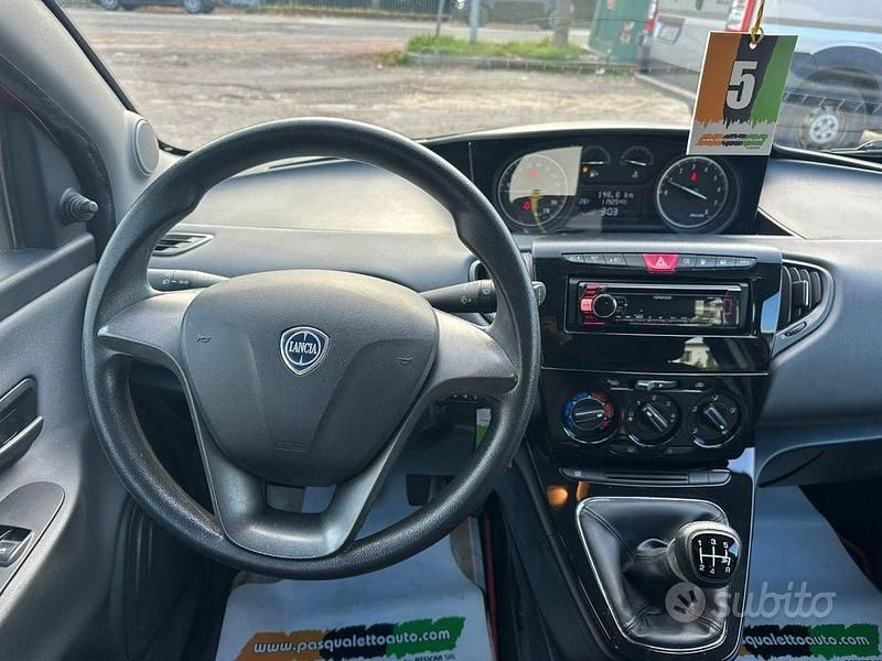 Usata Lancia Ypsilon Silver 69 CV (50 kW) 2017 Rosso Utilitaria