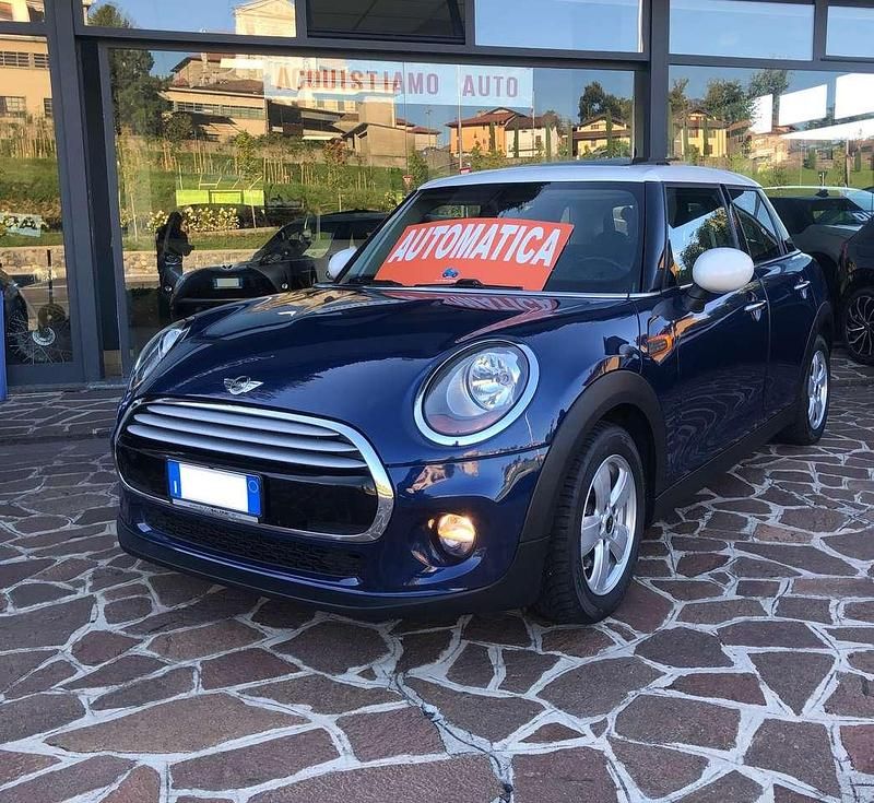 Usata Mini Cooper D Business 116 CV (85 kW) 2015 Blu tetto bianco Utilitaria