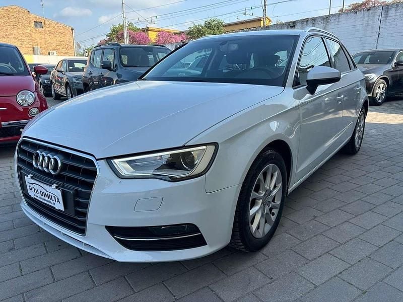 Usado Audi A3 Ambiente 105 CV (77 kW) 2014 Blanco Berlina