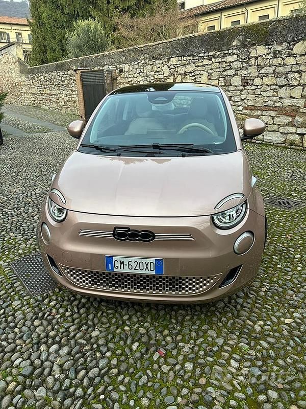 Usata Fiat 500e La Prima 42 kW (58 CV) 2023 Utilitaria