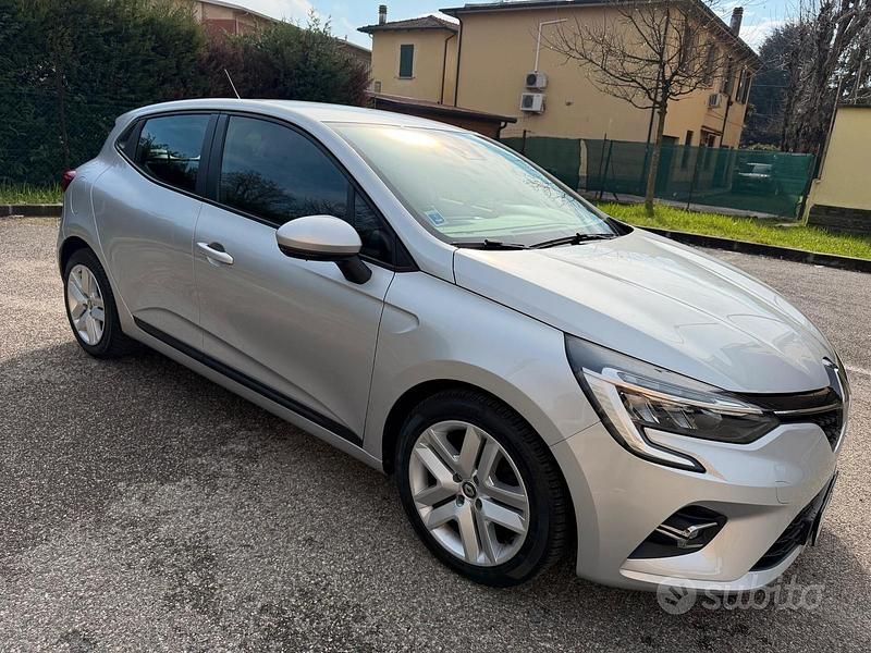 Usata Renault Clio V 91 CV (66 kW) 2022 Grigio Berlina