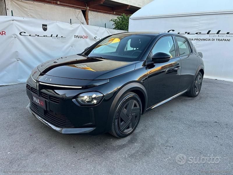 Usata Lancia Ypsilon 101 CV (74 kW) 2025 Nero Utilitaria