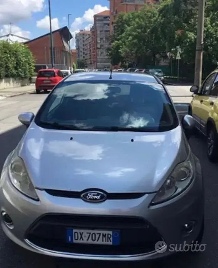 Usata Ford Fiesta 82 CV (60 kW) 2009 Grigio Berlina