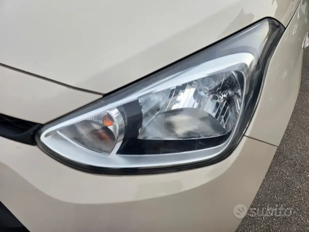 Usata Hyundai i10 67 CV (49 kW) 2014 Beige Utilitaria