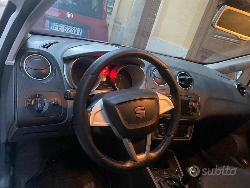 Usata Seat Ibiza 70 CV (51 kW) 2011 Bianco Berlina