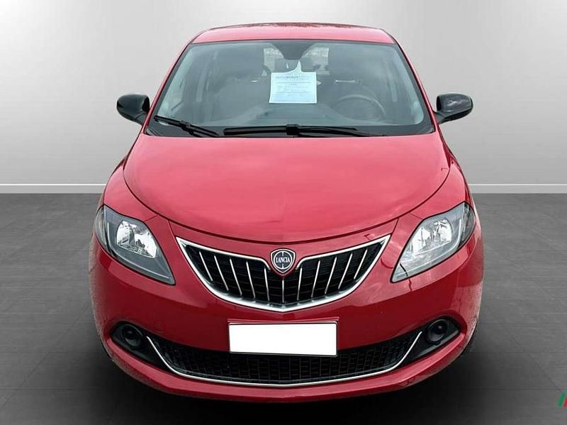 Usata Lancia Ypsilon Silver 69 CV (50 kW) 2023 Rosso Utilitaria