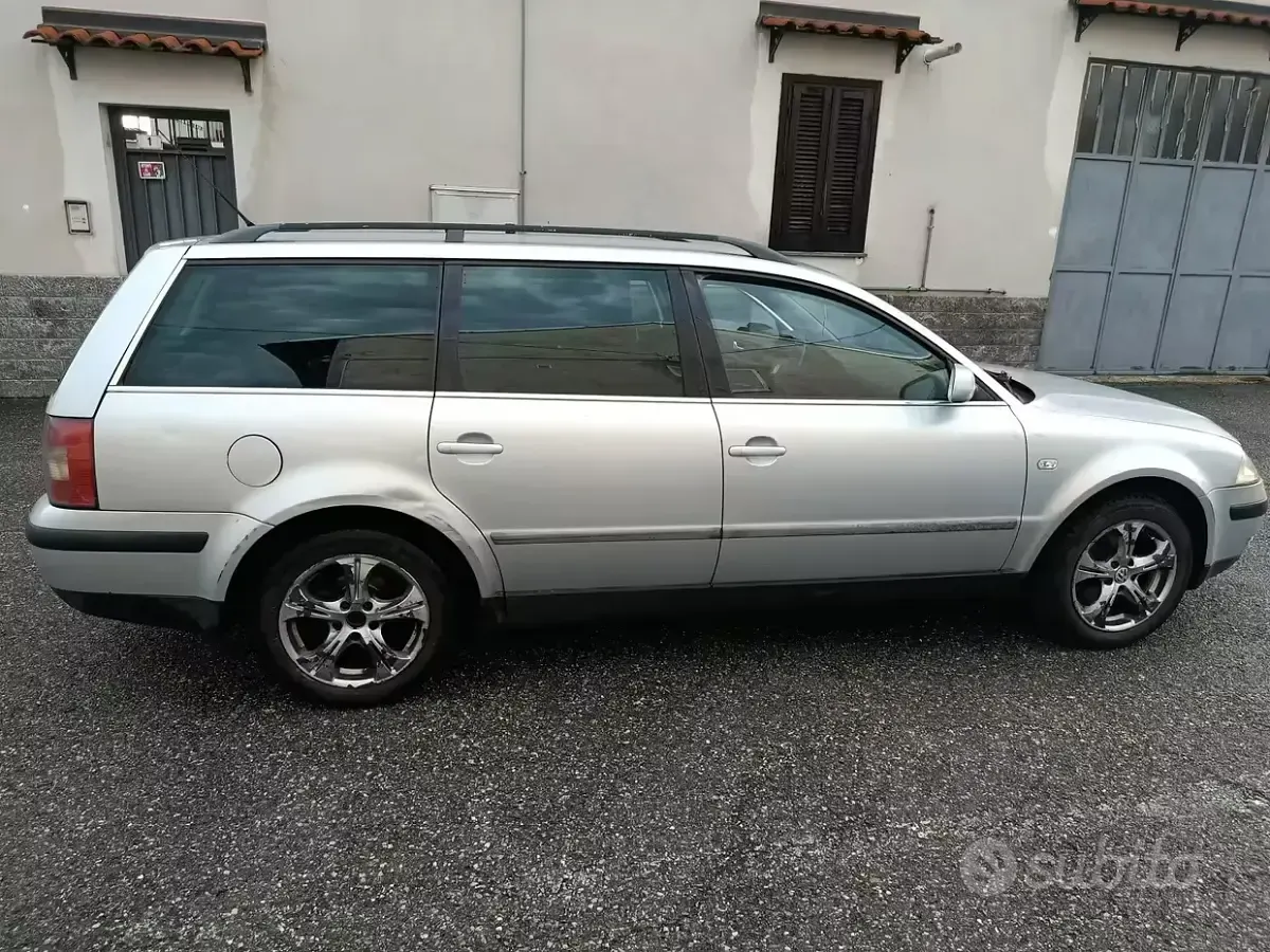 Usata VW Passat 130 CV (95 kW) 2004 Grigio Station wagon