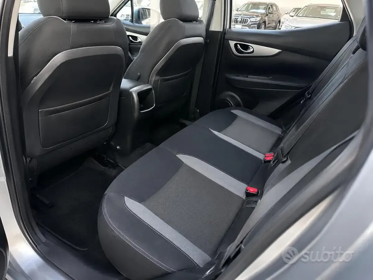Usata Nissan Qashqai N-Connecta 110 CV (80 kW) 2017 Grigio SUV