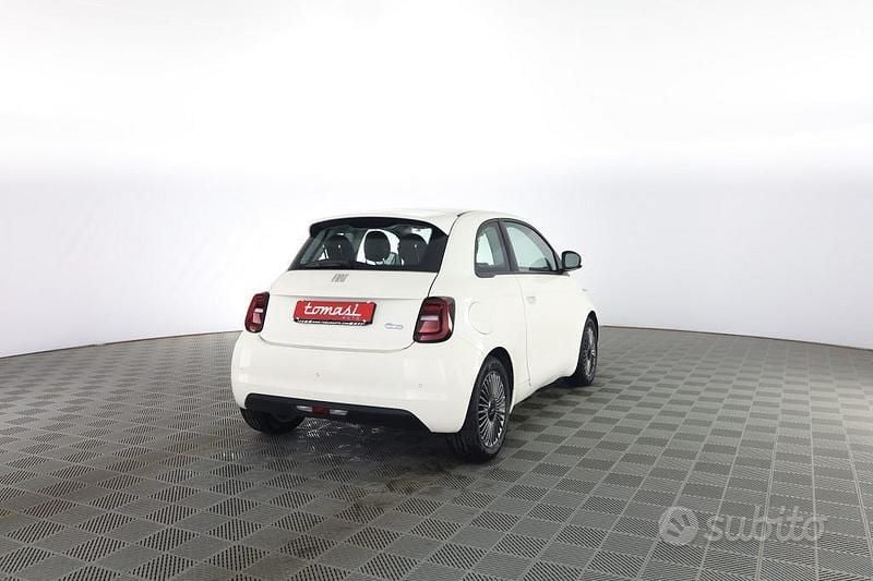 Usata Fiat 500e Icon 85 kW (116 CV) 2022 Bianco Berlina