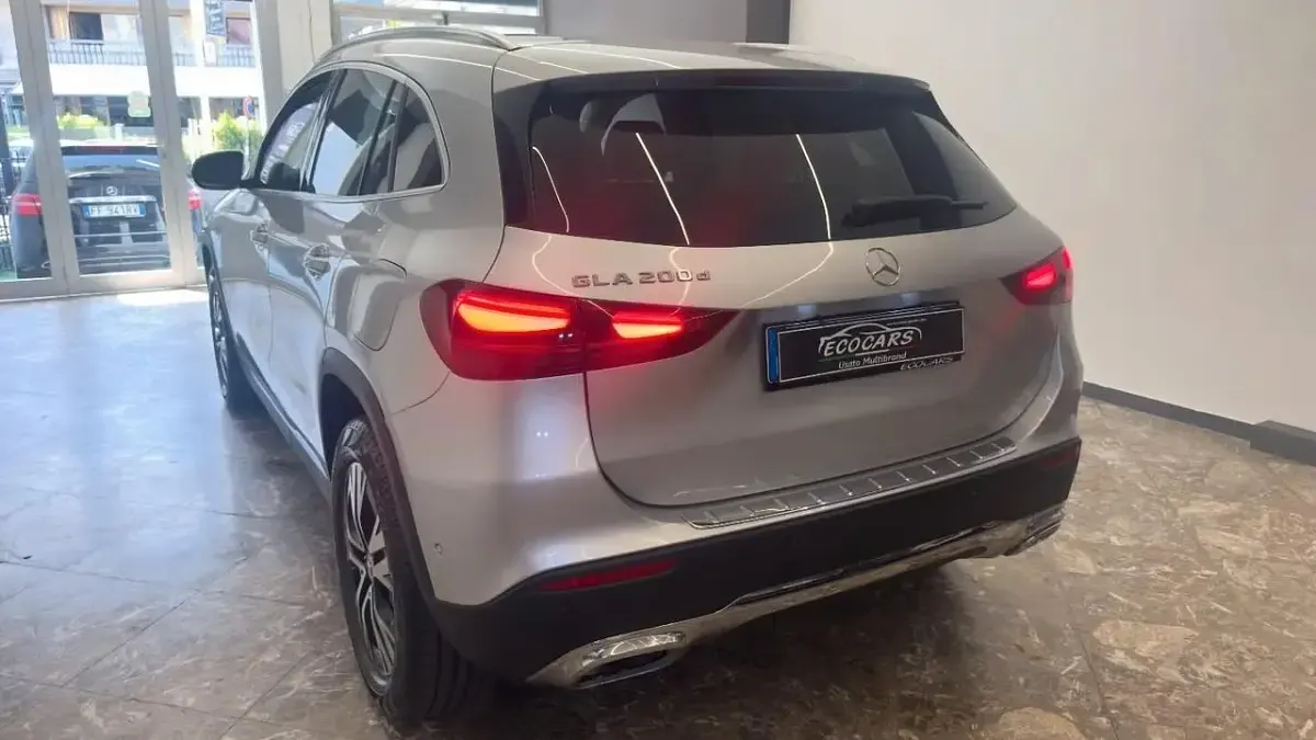 Usata Mercedes GLA200 Advanced Plus 150 CV (110 kW) 2023 Argento SUV