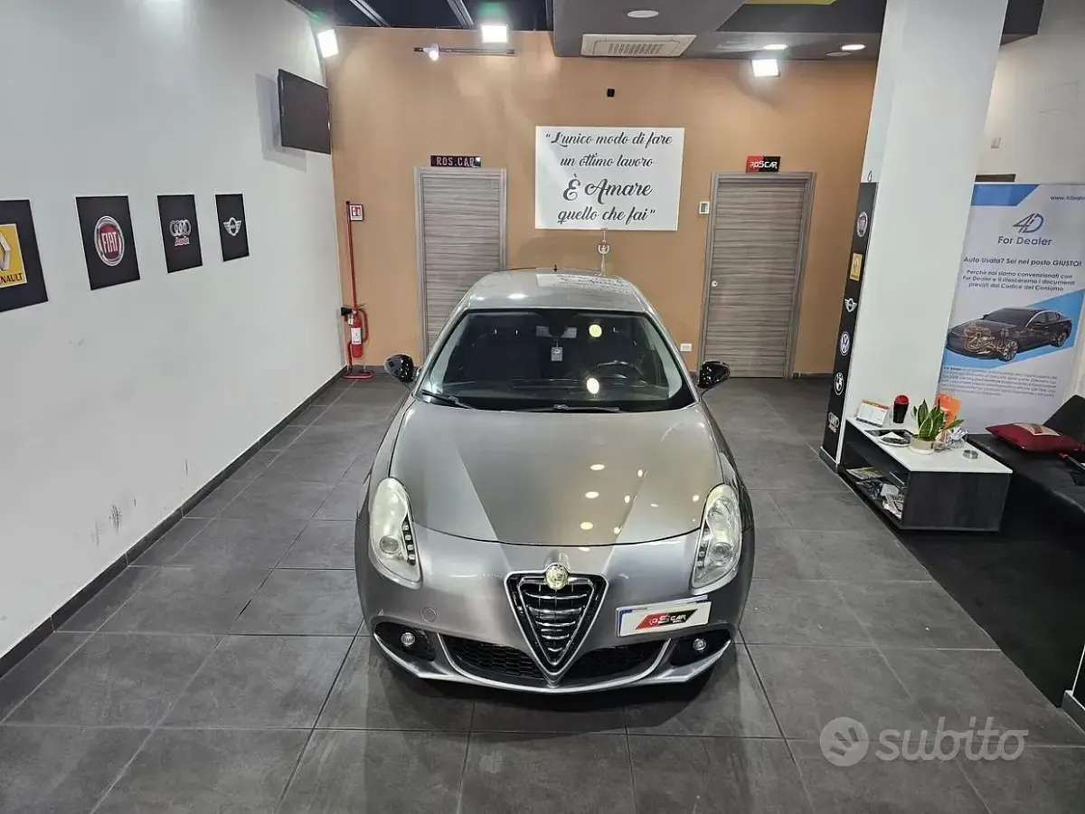 Usata Alfa Romeo Giulietta Distinctive 105 CV (77 kW) 2013 Grigio Utilitaria