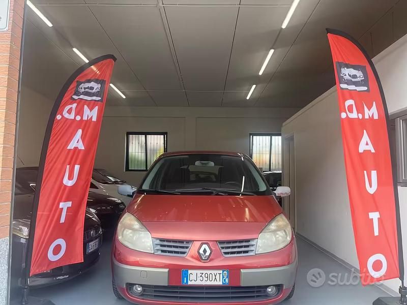 Usata Renault Scénic II 104 CV (76 kW) 2006 Rosso Monovolume