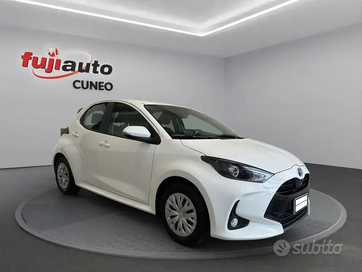 Usata Toyota Yaris Active 116 CV (85 kW) 2022 Super white Utilitaria