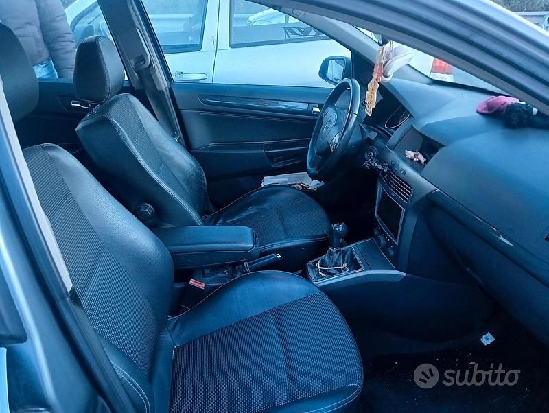 Usata Opel Astra 150 CV (110 kW) 2005 Grigio Berlina