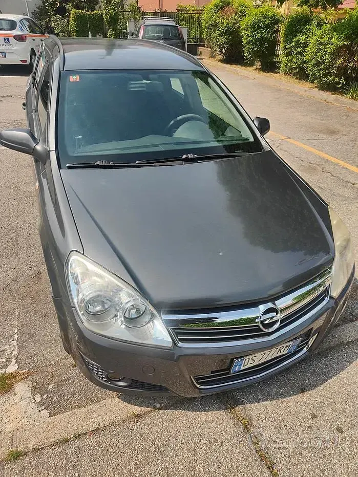 Usata Opel Astra 173 CV (127 kW) 2008 Marrone Station wagon