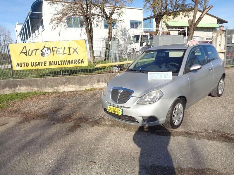 Usata Lancia Ypsilon 60 CV (44 kW) 2008 Bianco Utilitaria