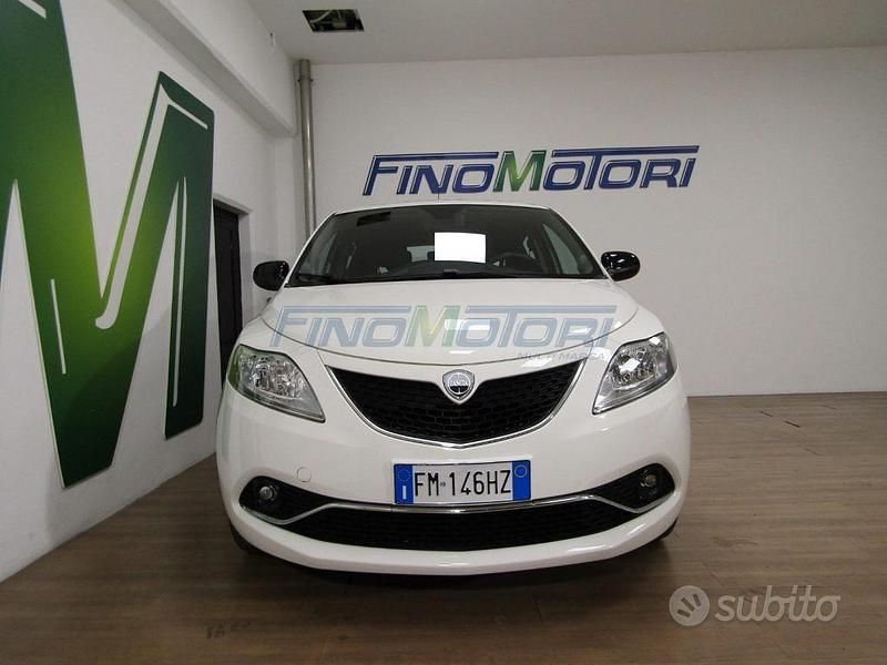 Usata Lancia Ypsilon Gold 69 CV (50 kW) 2017 Bianco Utilitaria