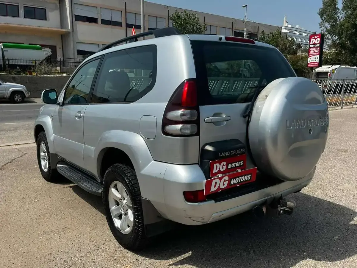 Usata Toyota Land Cruiser Sol 166 CV (122 kW) 2004 Argento SUV