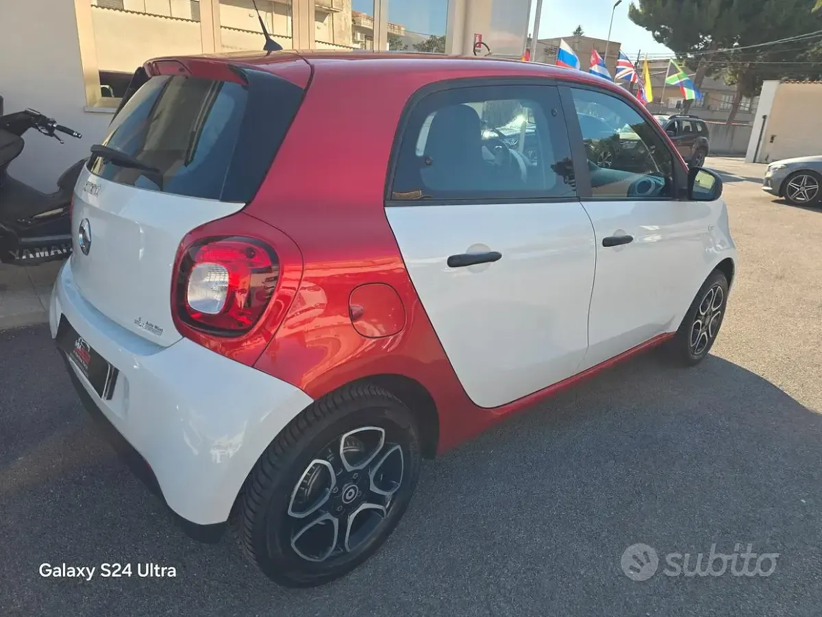 Usata Smart ForFour 71 CV (52 kW) 2017 Bianco Utilitaria