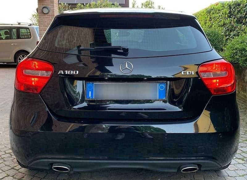 Usata Mercedes A180 109 CV (80 kW) 2012 Nero Utilitaria