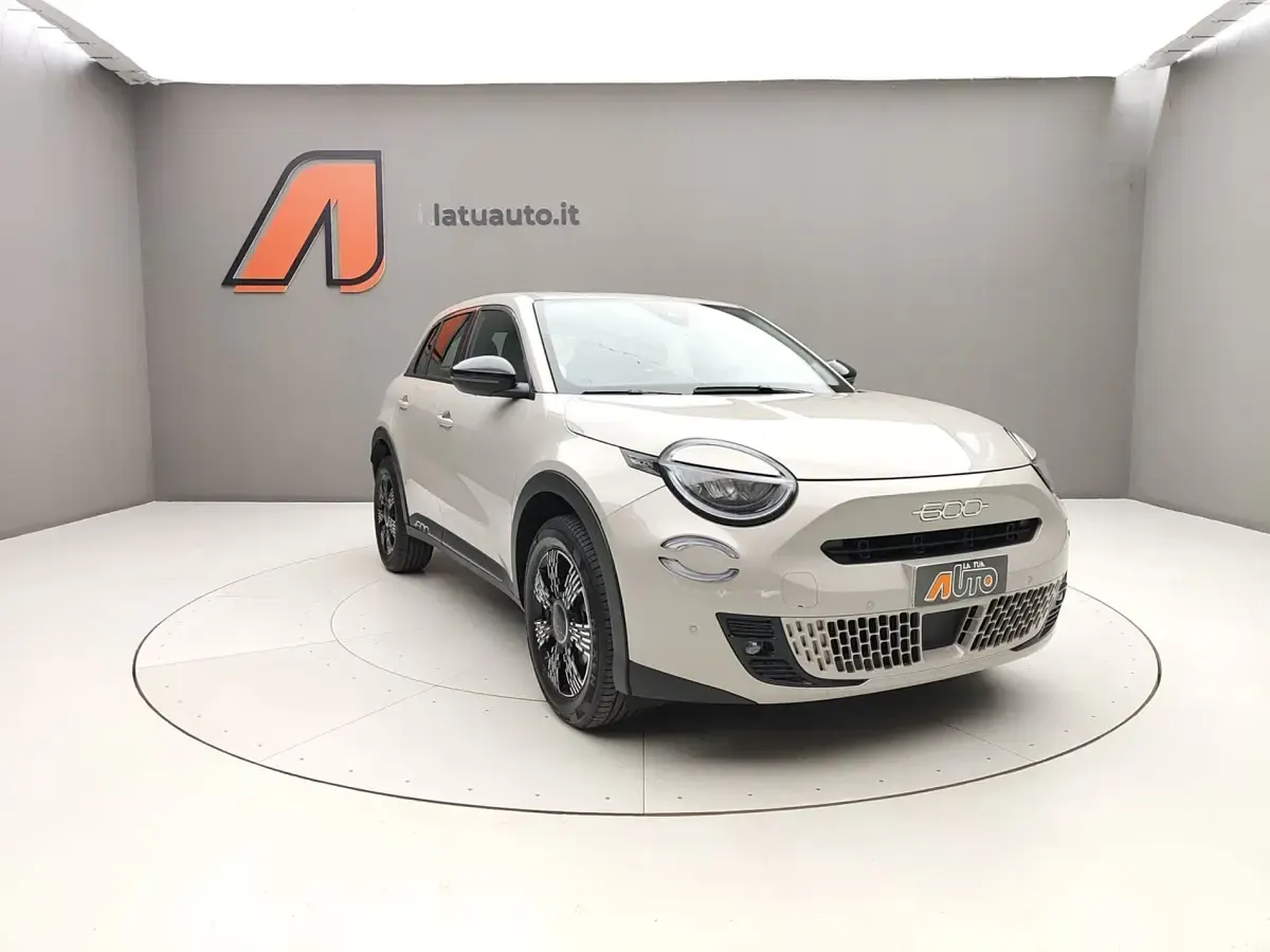 Usata Fiat 600 Icon 136 CV (100 kW) 2025 Crema cappuccino SUV