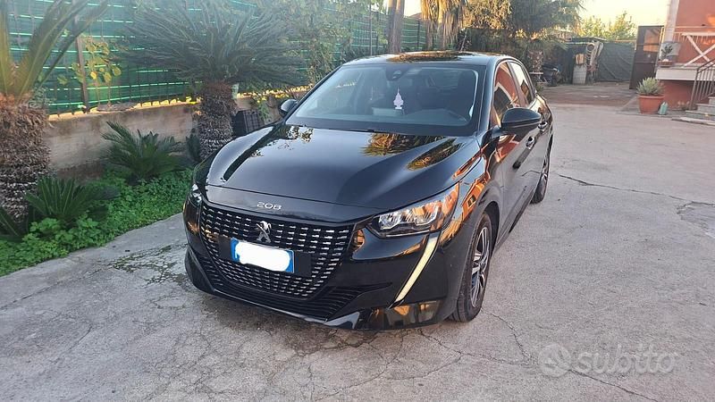 Usata Peugeot 208 Allure 100 CV (73 kW) 2023 Nero Utilitaria
